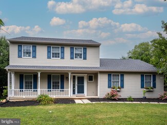 205 Dove Dr, Honey Brook, PA 19344
