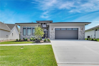 9377 Aurora St, Lenexa, KS 66220