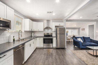 8915 N 9th Place, Phoenix, AZ 85020