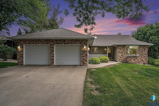 1024 N Josephine Ave, Madison, SD 57042