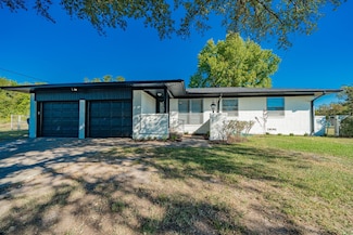 802 Division St, Greenville, TX 75401