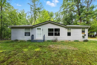 450 W Wackerly Rd, Sanford, MI 48657