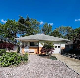 15 Mount Logan Ln, Toms River, NJ 08753