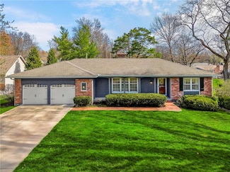 8221 Linden Dr, Prairie Village, KS 66208