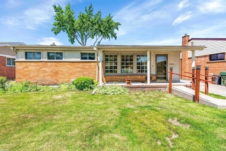 21301 Briarcliff St, Saint Clair Shores, MI 48082