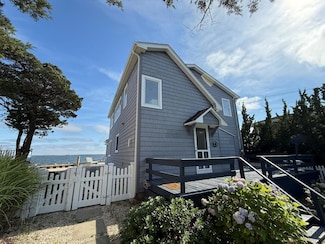 4235 Camp Mineola Rd, Mattituck, NY 11952