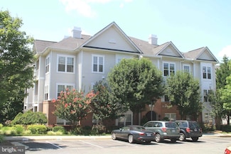 1520 N Point Dr Unit 301, Reston, VA 20194