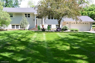 520 Edgewood Dr, Glencoe, MN 55336