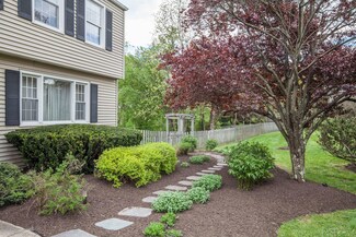 14 Patrick Dr, Pittstown, NJ 08867
