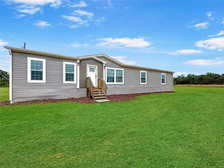8851 C 469, Center Hill, FL 33514