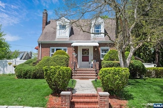 135 Poplar Ave, Pompton Lakes, NJ 07442