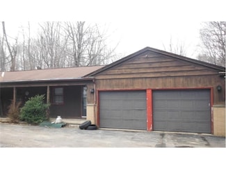 9678 Kinsman Rd, Novelty, OH 44072