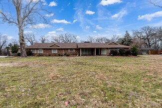 104 Woodridge Rd, Palestine, TX 75801