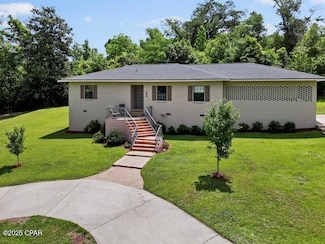 2956 Caledonia St, Marianna, FL 32446