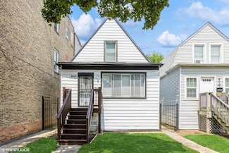 4646 W Warwick Ave, Chicago, IL 60641