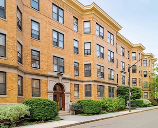 3 Newport Rd Unit 8, Cambridge, MA 02140