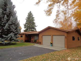 319 Oak St, Omak, WA 98841