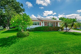 16005 2nd St E, Redington Beach, FL 33708
