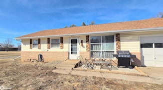 16 Westview Dr, Hamilton, IL 62341