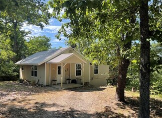 81 Mercury Ln, Holiday Island, AR 72631