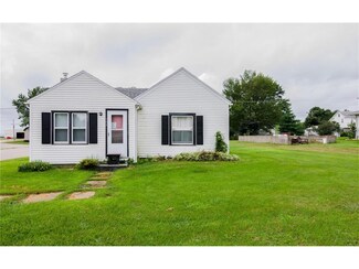 102 Maple St, van Horne, IA 52346