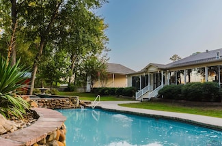 160 Hollybrook St, Gilmer, TX 75644