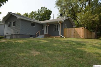 904 Pleasant Dr, Plattsmouth, NE 68048
