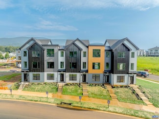 19F Wardell Crest, Charlottesville, VA 22902