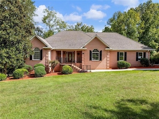 141 Willows Ct, Cleveland, GA 30528