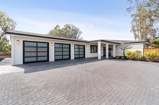 555 Seymour St, Half Moon Bay, CA 94019