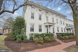 300 S Columbus St, Alexandria, VA 22314