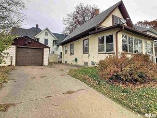 1109 12th Ave, Moline, IL 61265
