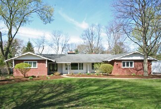 6362 Pontiac Dr, Indian Head Park, IL 60525