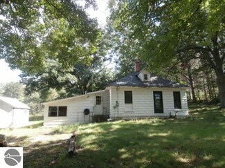 9684 N Lumberjack Rd, Riverdale, MI 48877