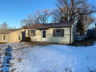 3826 Edna St, Bellevue, NE 68147