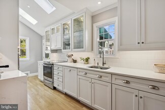 1115 N George Mason Dr, Arlington, VA 22205