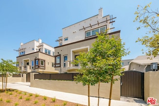 6118 N Marbella Place, Los Angeles, CA 90038