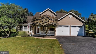 15 Orchard Dr, Dillsburg, PA 17019