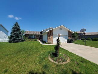 7542 Tanager St, Hobart, IN 46342