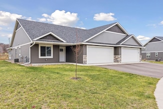 2870 Coventry Cir, River Falls, WI 54022