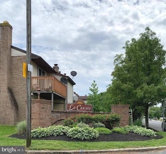 260 Via Cascata Dr, Clementon, NJ 08021