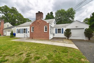 17 Old Brook Rd, Springfield, MA 01118