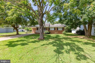 333 Santa Maria Ave, Colonial Beach, VA 22443