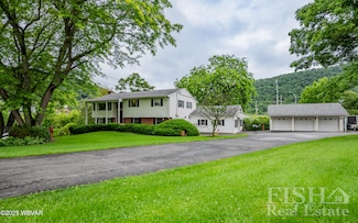 1 Emerald St, Mill Hall, PA 17751