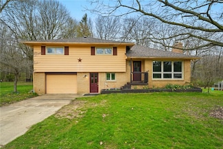 181 Fawn Ln, New Castle, PA 16105