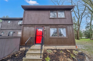 8 Robin Rd, Buffalo, NY 14228