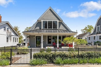 224 Gibbs Ave, Newport, RI 02840