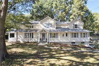 8236 Linden Dr, Prairie Village, KS 66208