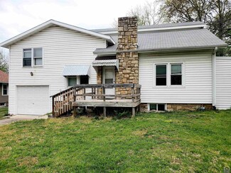 3602 SW 21st St, Topeka, KS 66604