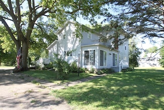 1431 Il Route 75 E, Freeport, IL 61032